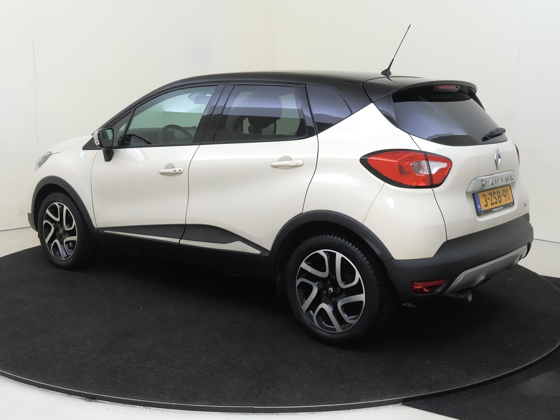 Renault Captur 1.2 TCe120 Helly Hansen AUTOMAAT | Navigatie, Auto's, Euro 5, Stof, 4 cilinders, Wit