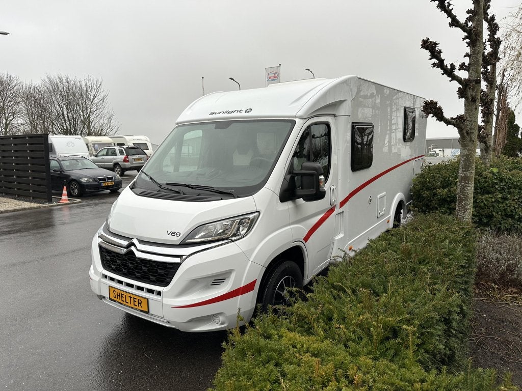 Sunlight V69 Queensbed aanbieding !!!, Caravans en Kamperen, Campers, Sunlight, Ringverwarming, Tot en met 2, 6 tot 7 meter