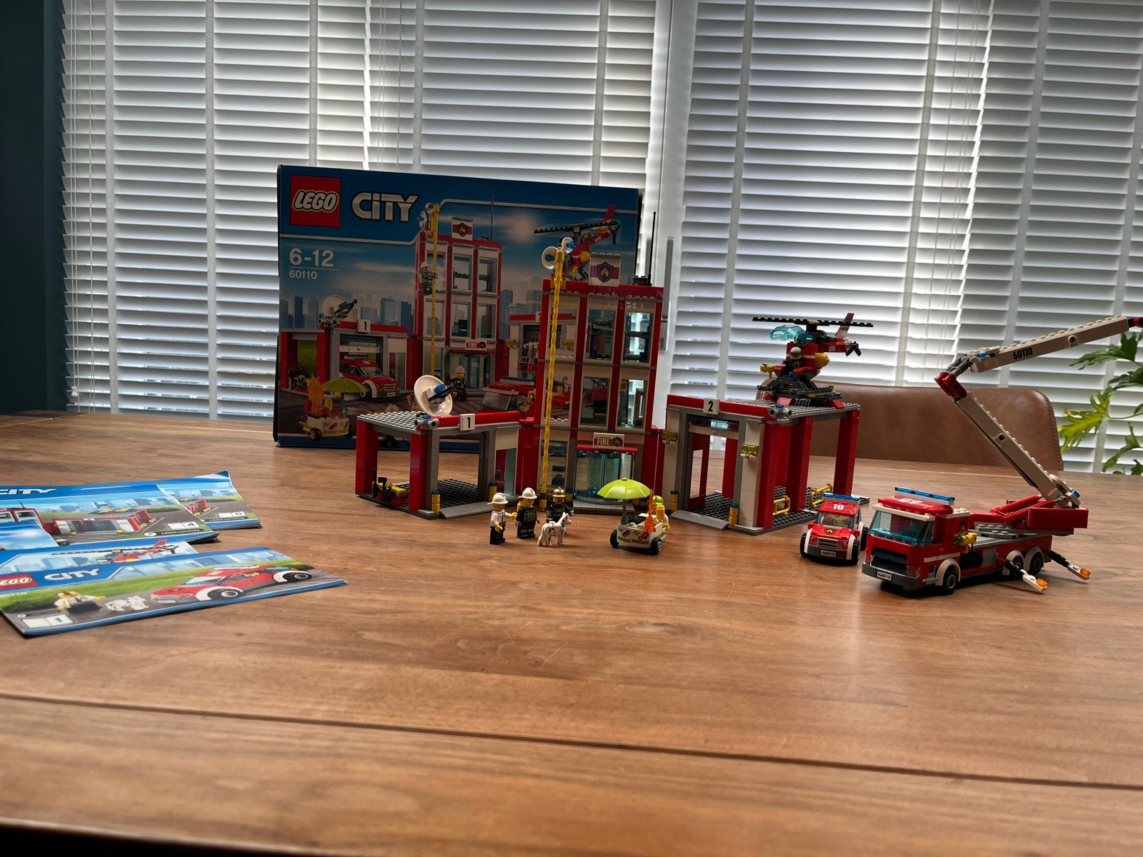 LEGO City Brandweerkazerne 60110 met voertuigen en figuren, Lego, Ophalen of Verzenden, Inclusief doos, Complete set