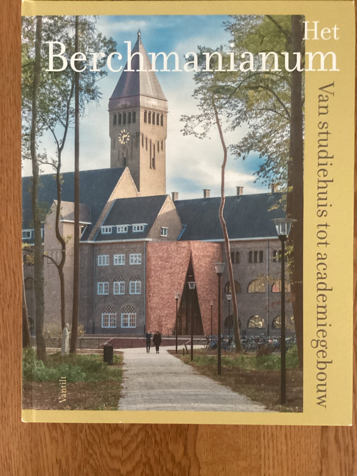 Het Berchmanianum: Van studiehuis tot academiegebouw, Ophalen of Verzenden, Zo goed als nieuw, Nederland