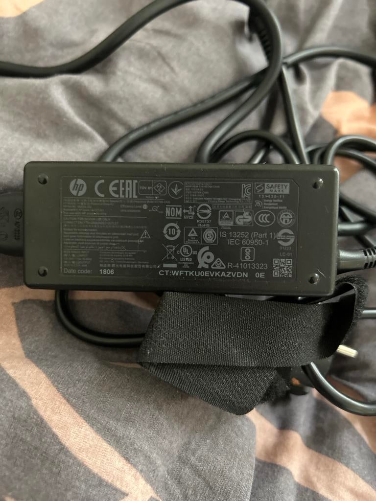 HP laptop oplader met center pin, Ophalen of Verzenden, Zo goed als nieuw