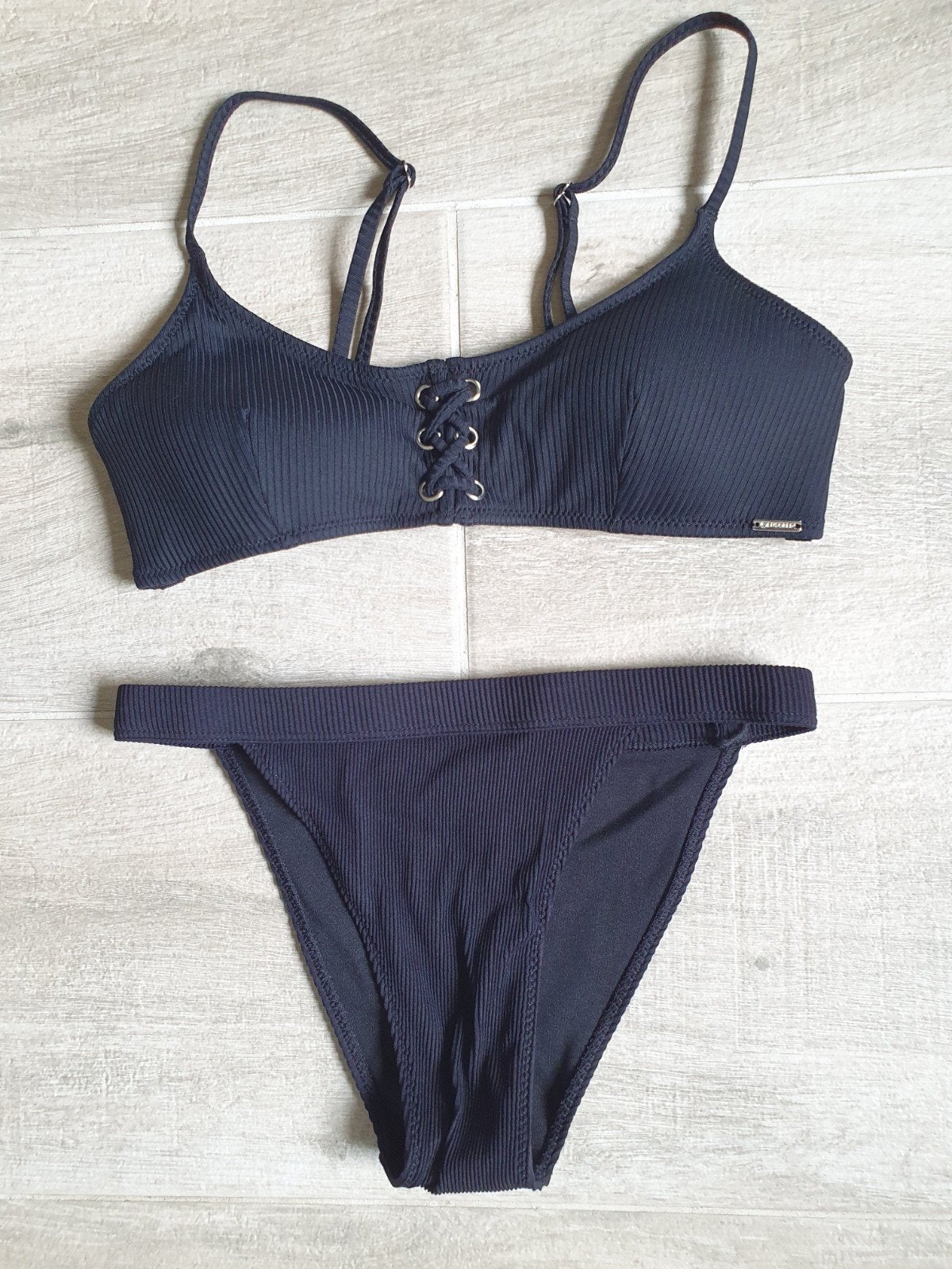 bikini zwart stoer 2 delig nieuwstaat XS, Kleding | Dames, Ophalen of Verzenden, Zo goed als nieuw, Zwart, Bikini