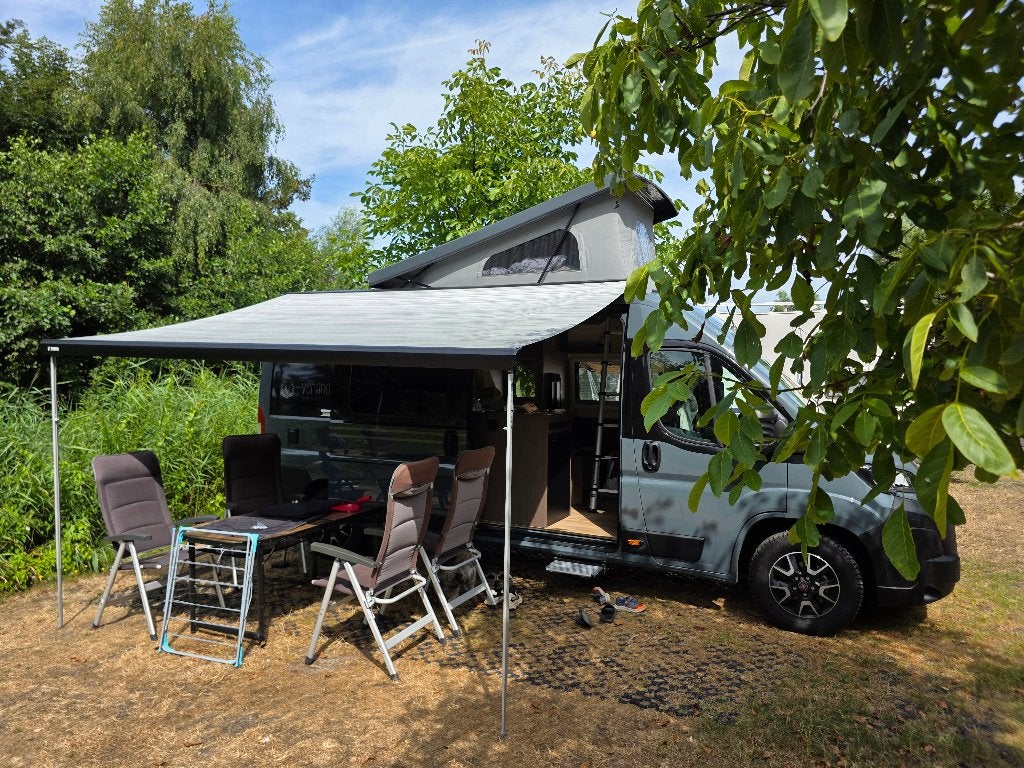 4-pers. buscamper met slaaphefdak en fietsendrager te huur, Caravans en Kamperen