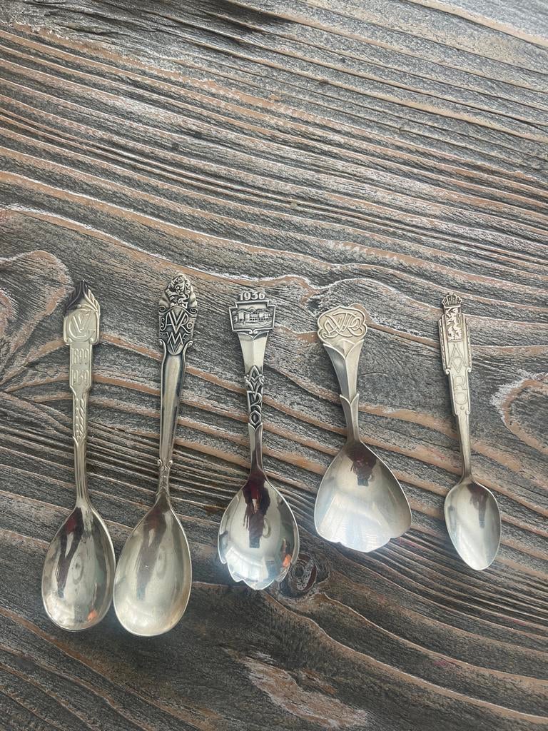 Set van 5 vintage verzamellepels AVRO, Antiek en Kunst, Antiek | Bestek, Verzenden