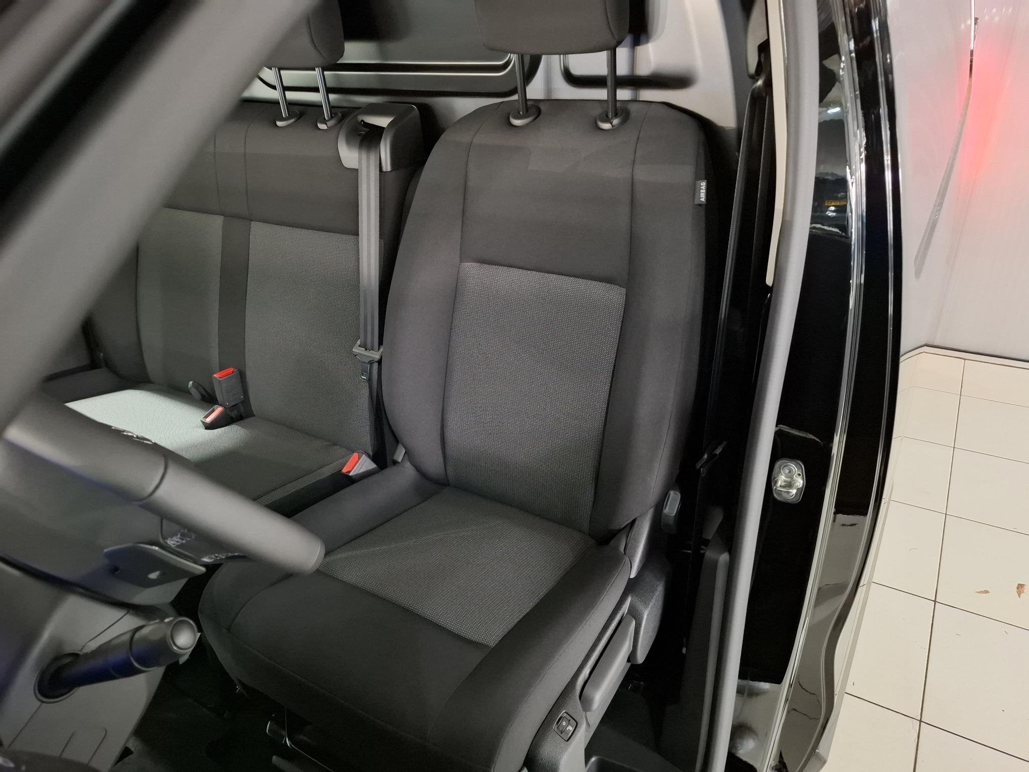 Toyota PROACE Electric Worker Professional Extra Range 75 kW, Auto's, Bestelauto's, Gebruikt, Zwart, Origineel Nederlands, Automatische klimaatregeling