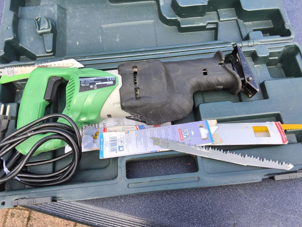Hitachi CR 13V2 Reciprozaag met zaagbladen in koffer, Gebruikt, 70 mm of meer, 600 tot 1200 watt, Ophalen of Verzenden