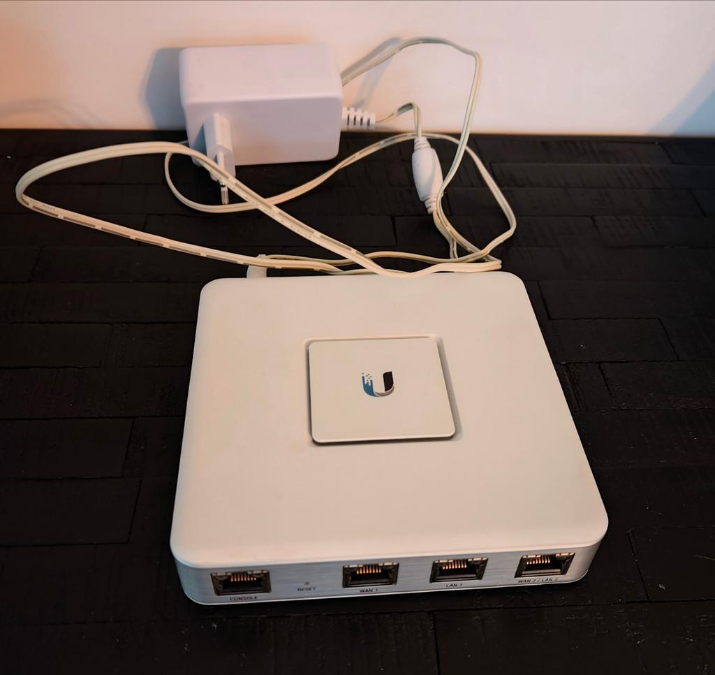 Ubiquiti UniFi Security Gateway (USG) Router, Computers en Software, Routers en Modems, Ophalen, Gebruikt, Router