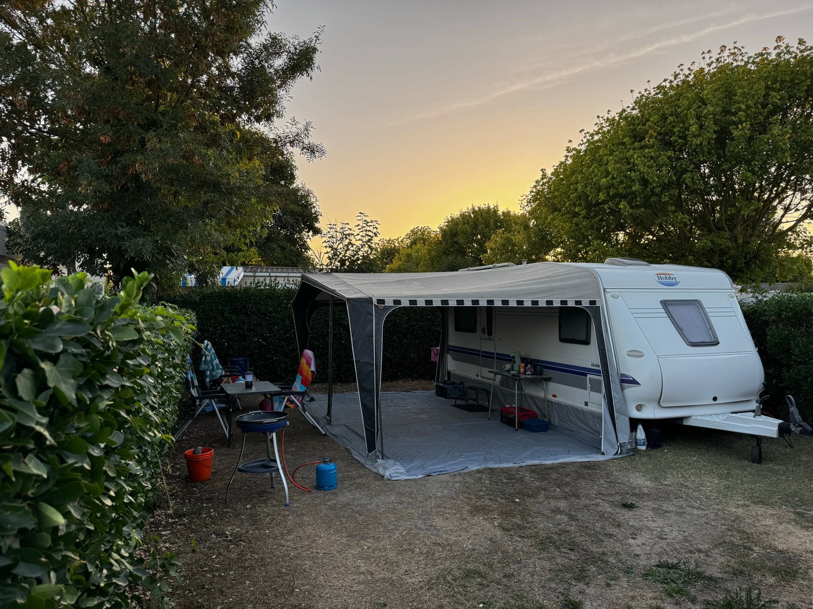 Hobby Prestige Caravan 495 Ufe - Ruim en Comfortabel., Caravans en Kamperen, Caravans, Vast bed, Rondzit, Hobby, Particulier