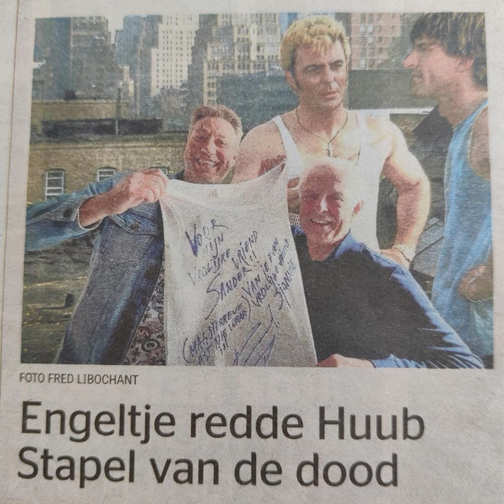 Engeltje redde Huub Stapel vd dood Krantenartikel, Ophalen of Verzenden, 1980 tot heden, Knipsel(s)