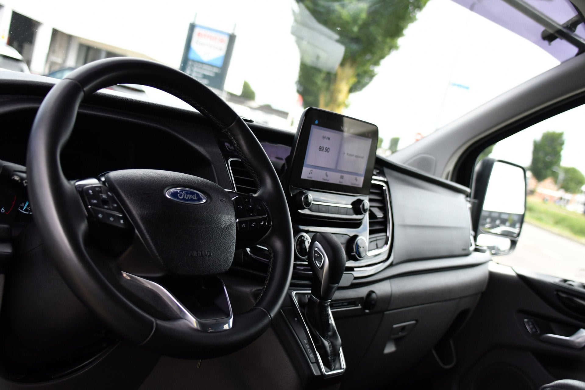 Ford Transit Custom 320 2.0 TDCI L2H1 Active DC Black Editio, Auto's, 15 km/l, Euro 6, 4 cilinders, Zwart