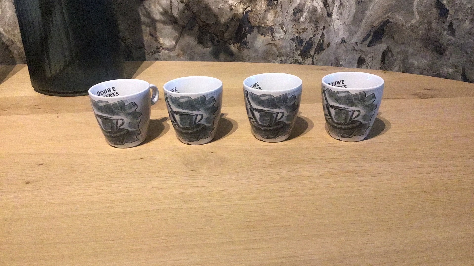 4 grote ongebruikte beker douwe egberts, Huis en Inrichting, Ophalen, Zo goed als nieuw, Overige stijlen, Kop(pen) en/of Schotel(s)