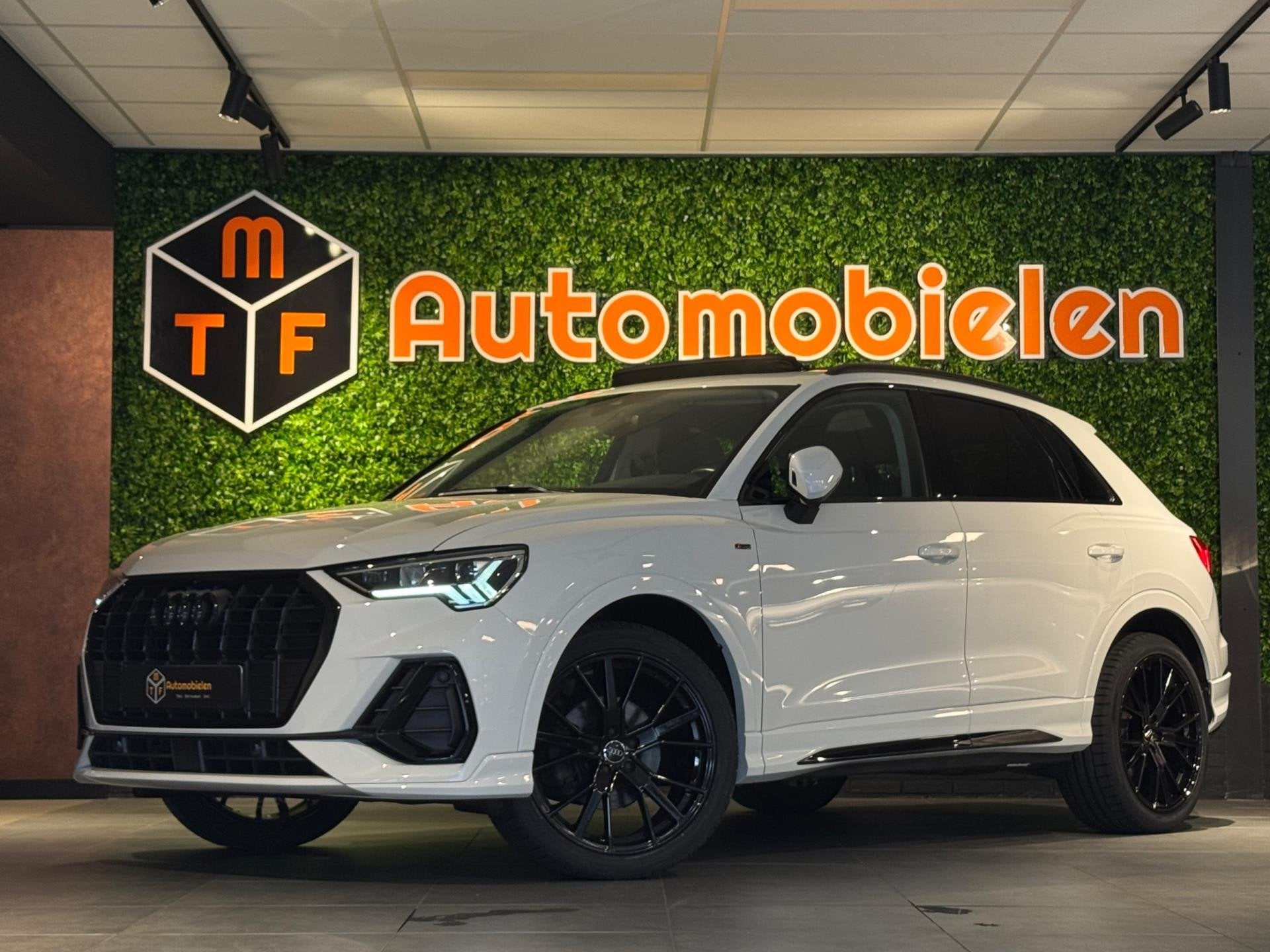 Audi Q3 40 TFSI QUATTRO S-LINE |B&O|PANO|MATRIX|Audi Exclusi, Auto's, Audi, Automaat, Gebruikt, Wit, 14 km/l