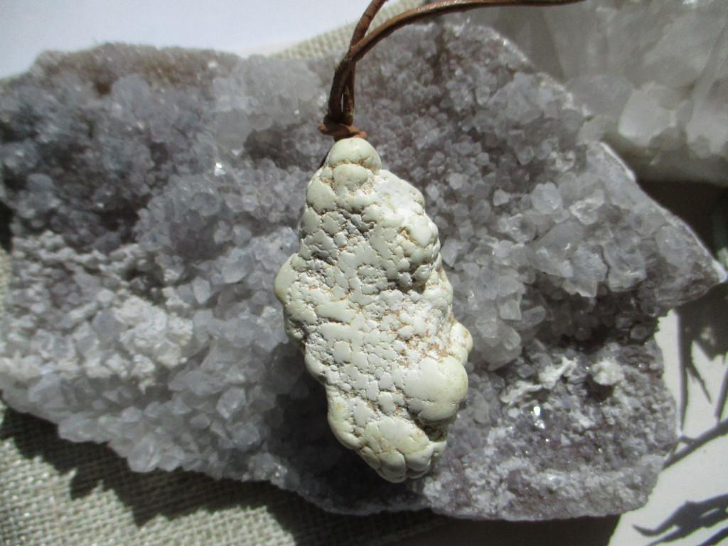 Halsketting - Magnesiet ruw - doorboord, Ophalen of Verzenden, Mineraal