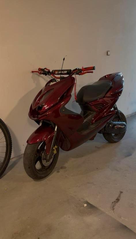 Yamaha aerox brom!, Fietsen en Brommers, Scooters | Yamaha, Zo goed als nieuw, Aerox, Maximaal 45 km/u, Tweetakt, Ophalen of Verzenden