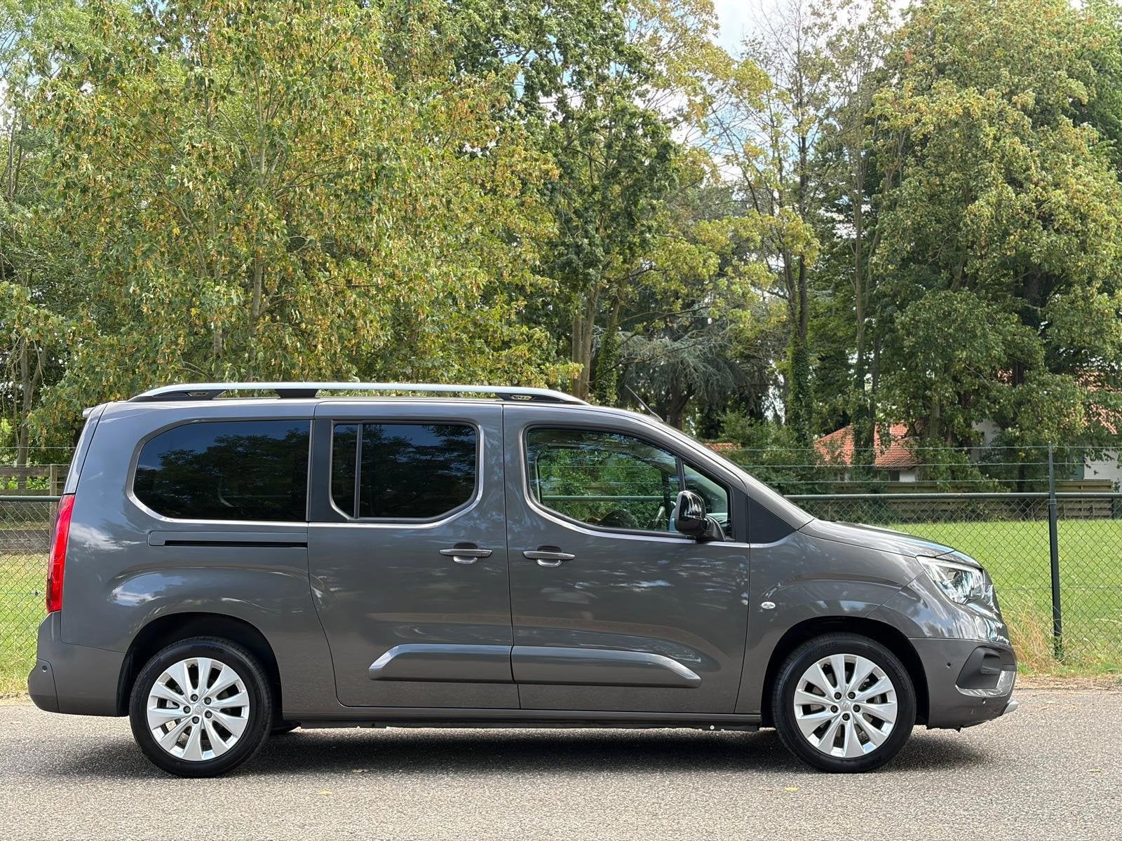 Opel Combo Tour 1.2 Turbo L2H1 Edition/Automaat/Navi/Camera/, Auto's, Gebruikt, Euro 6, Bedrijf, 1457 kg