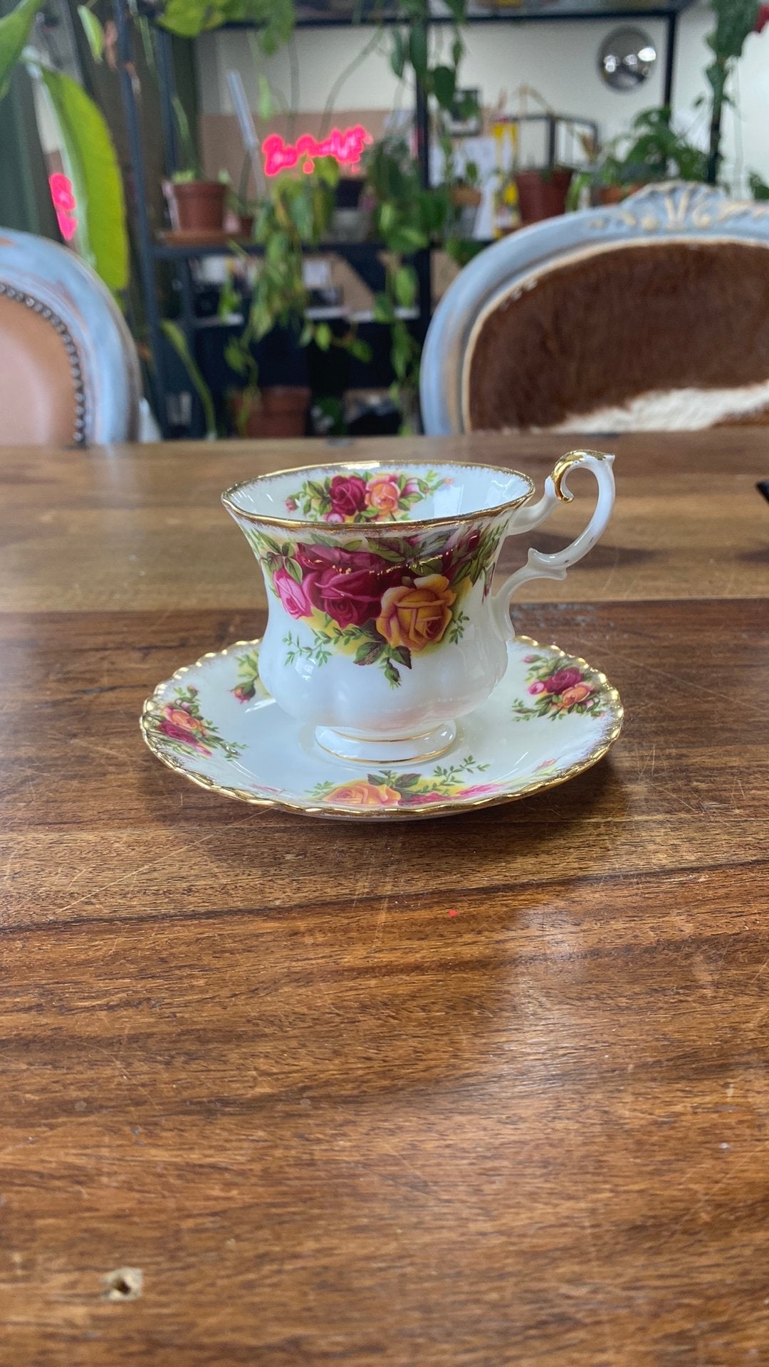 Royal albert old country roses, Antiek en Kunst, Ophalen