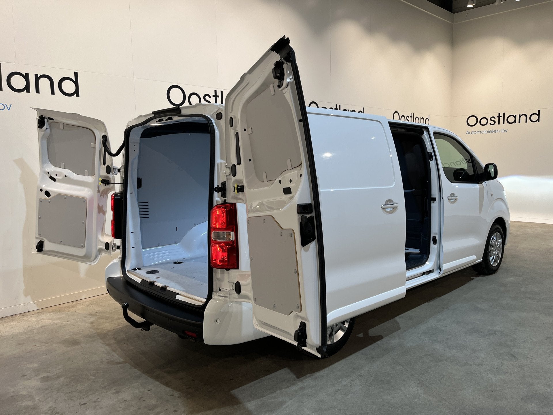 Opel Vivaro 2.0 CDTI L3H1 Innovation 180 PK Automaat / Airco, Stof, Gebruikt, 4 cilinders, Met garantie (alle)
