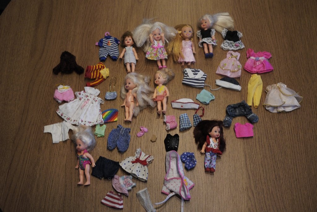 barbie mini + kleding enz. lotje zie foto, Ophalen of Verzenden, Gebruikt, Pop