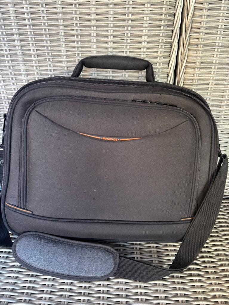 Magicase Laptoptas Zwart - Gebruikt, Gebruikt, Gevoerd laptopvak, Ophalen of Verzenden, Zwart
