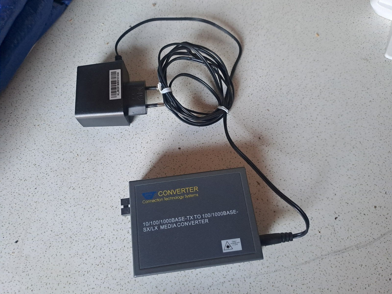Glasvezel Media Converter met glasvezelkabel en adapter, Ophalen of Verzenden