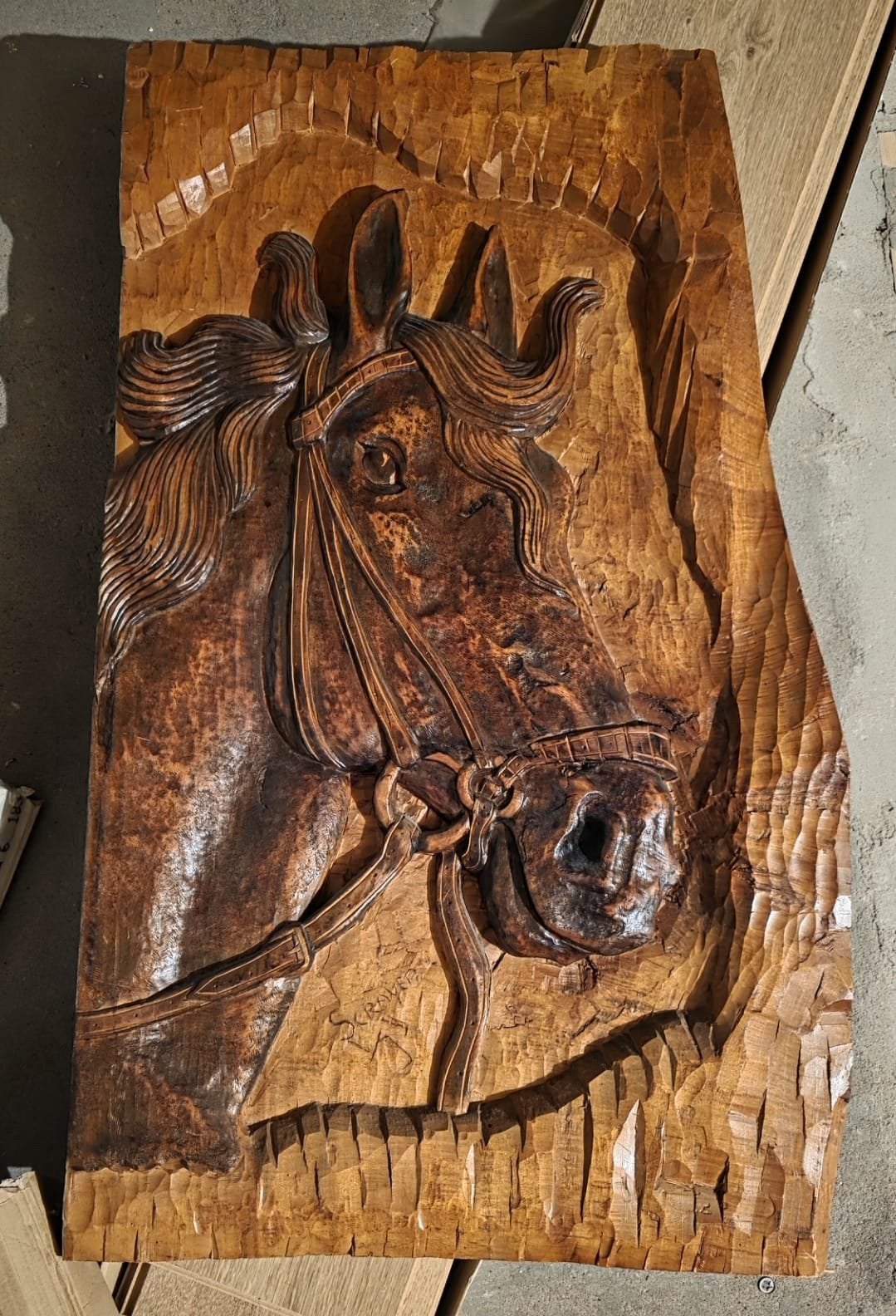 Houten uitgesneden paardenkop, Ophalen, Hout, Houtsnijwerk, Zoogdier
