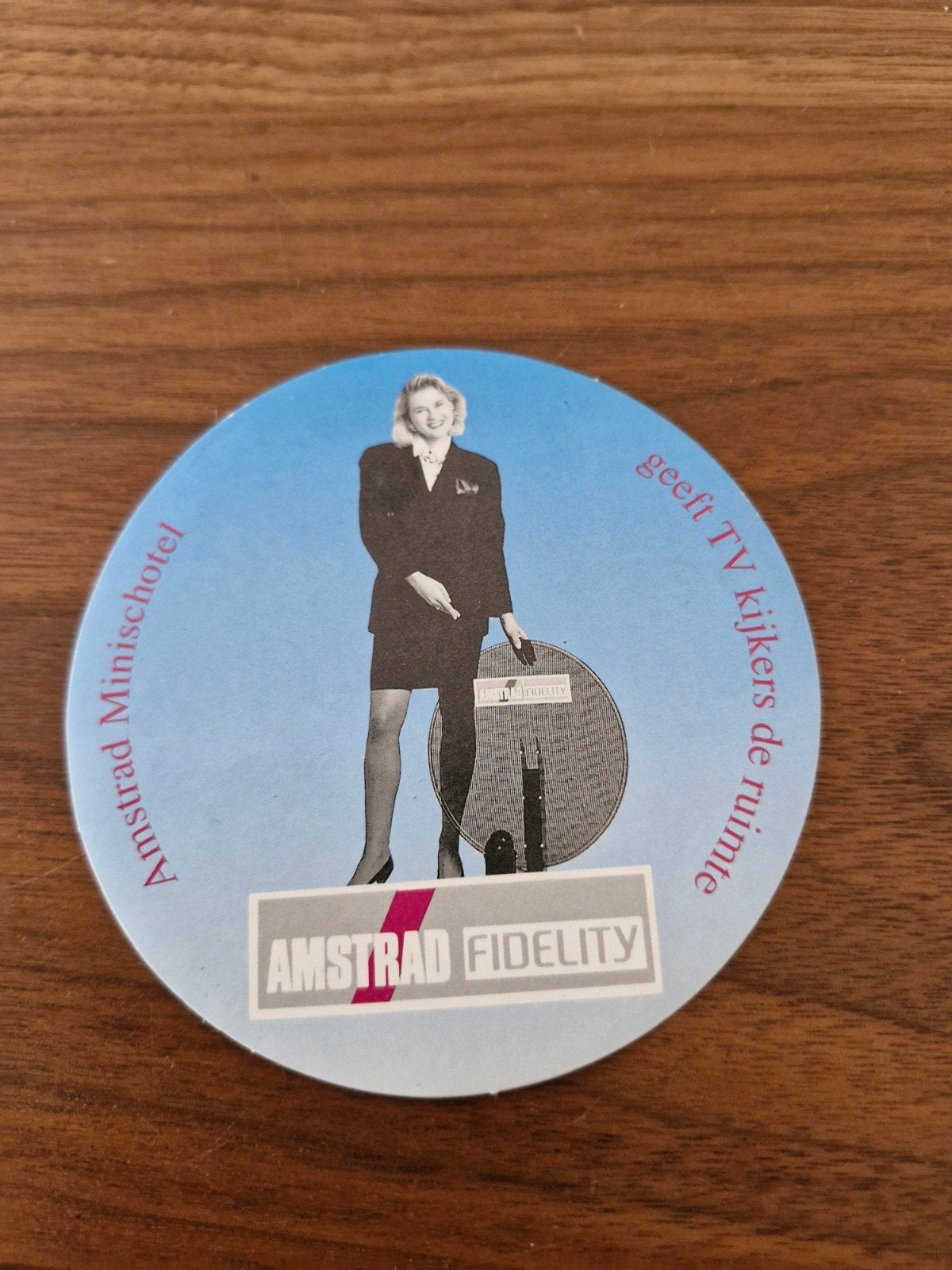 11570 Vintage Amstrad Fidelity Sticker - Minischotel TV Recl, Ophalen of Verzenden, Gebruikt, Film, Tv of Omroep
