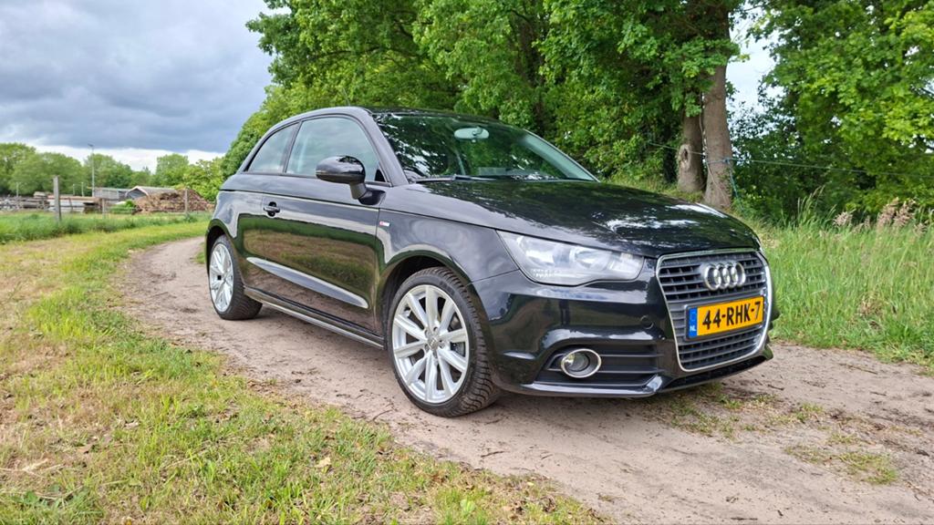 Audi A1 1.2 Tfsi S-line 2011 zwart nette complete auto, Auto's, Audi, Particulier, A1, ABS, Airbags, Airconditioning, Alarm, Boordcomputer