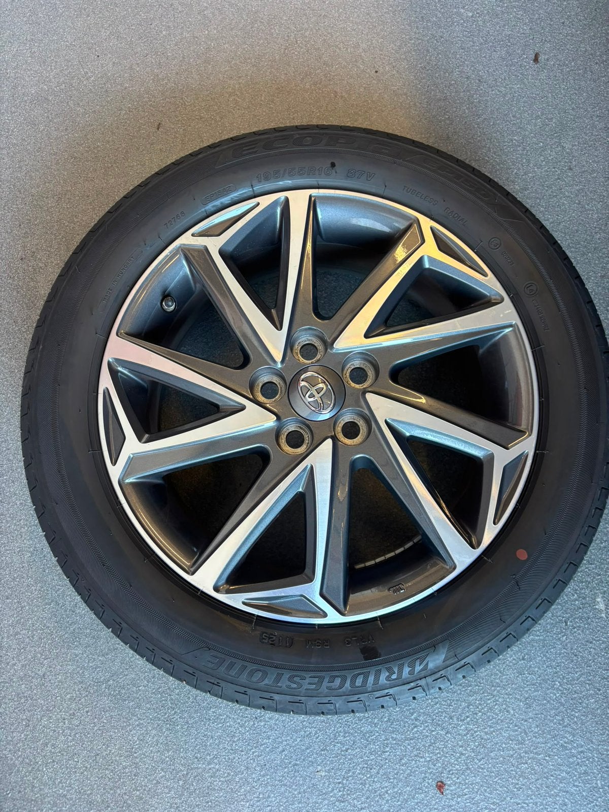 Orginele set yaris/prius velgen 2019-met bijna nieuwe banden, Auto-onderdelen, Banden en Velgen, 16 inch, Ophalen of Verzenden