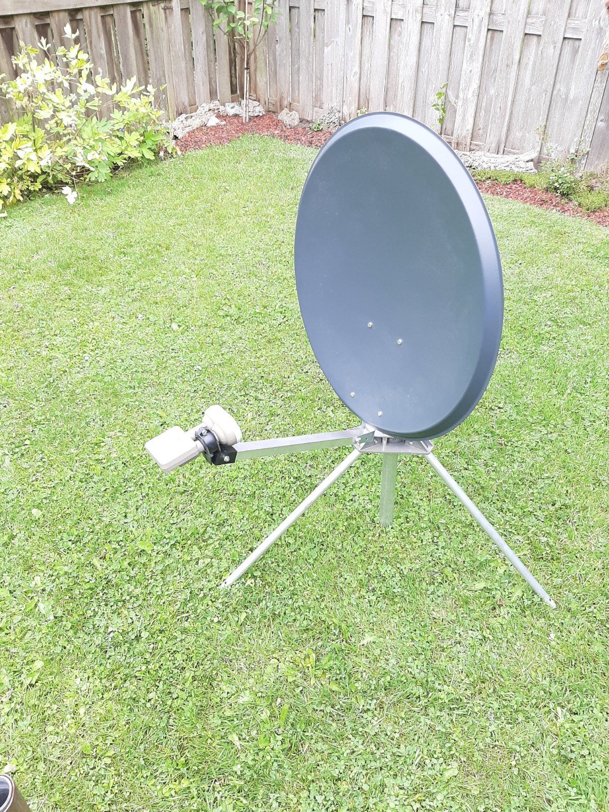 Schotel antenne met receiver +satelliet finder, Ophalen, Zo goed als nieuw, Overige merken