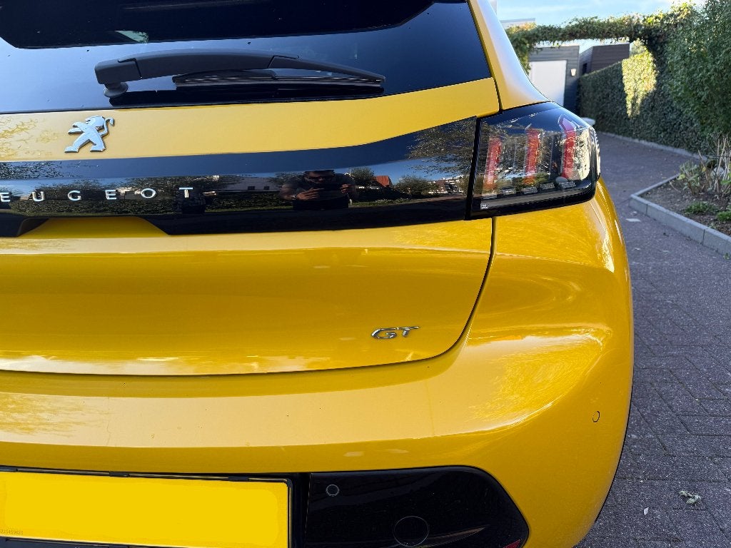 Foto 17 van Peugeot 208-E GT (2022, 38000KM, Geel/zwart)