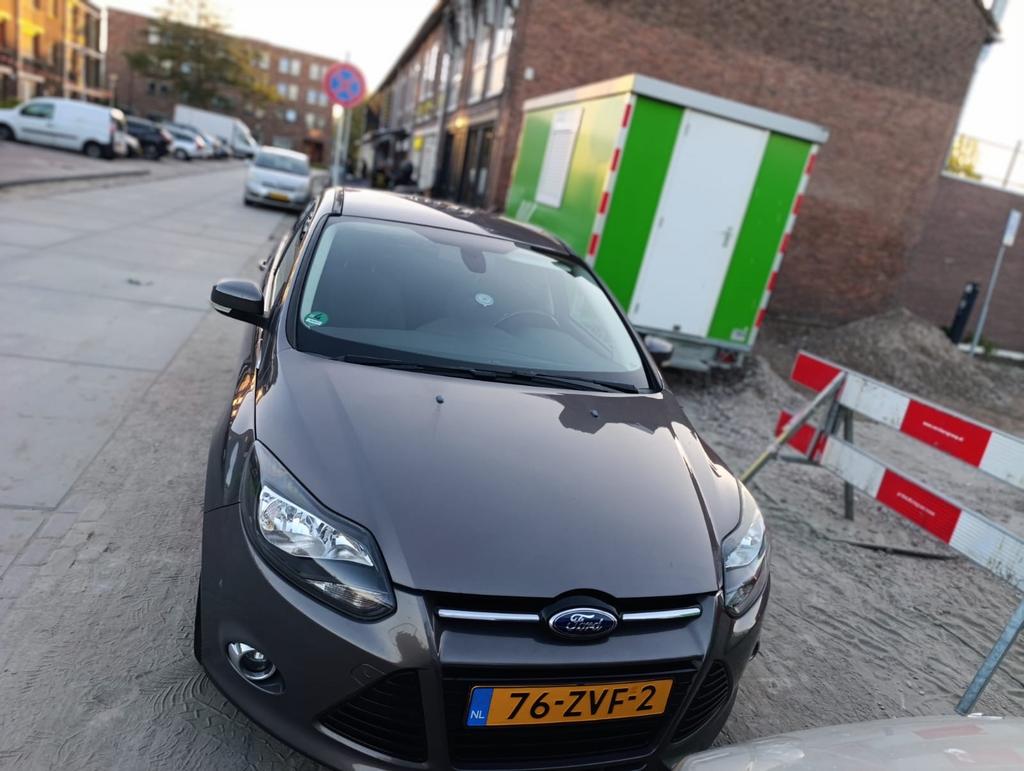 Ford Focus 1.6 Ecoboost 110KW 5-D 2013 Bruin, Auto's, Stof, Bruin, Handgeschakeld, Grijs
