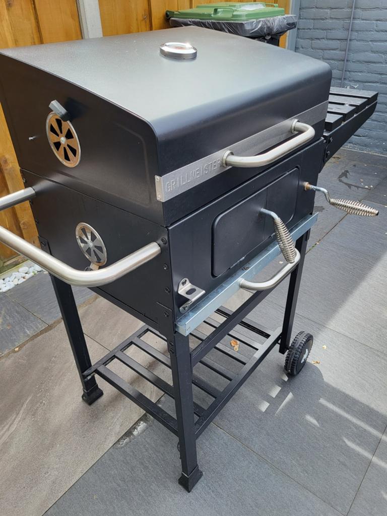 Grillmeister BBQ met thermometer en wielen, Ophalen of Verzenden, Zo goed als nieuw, Grillmeister