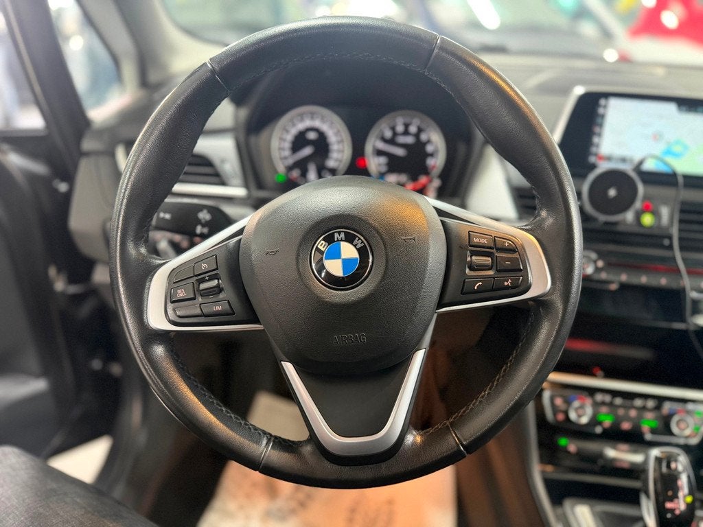 BMW 2-serie Active Tourer 218i High Executive, Auto's, BMW, Gebruikt, Euro 6, 3 cilinders, 2-Serie Active Tourer