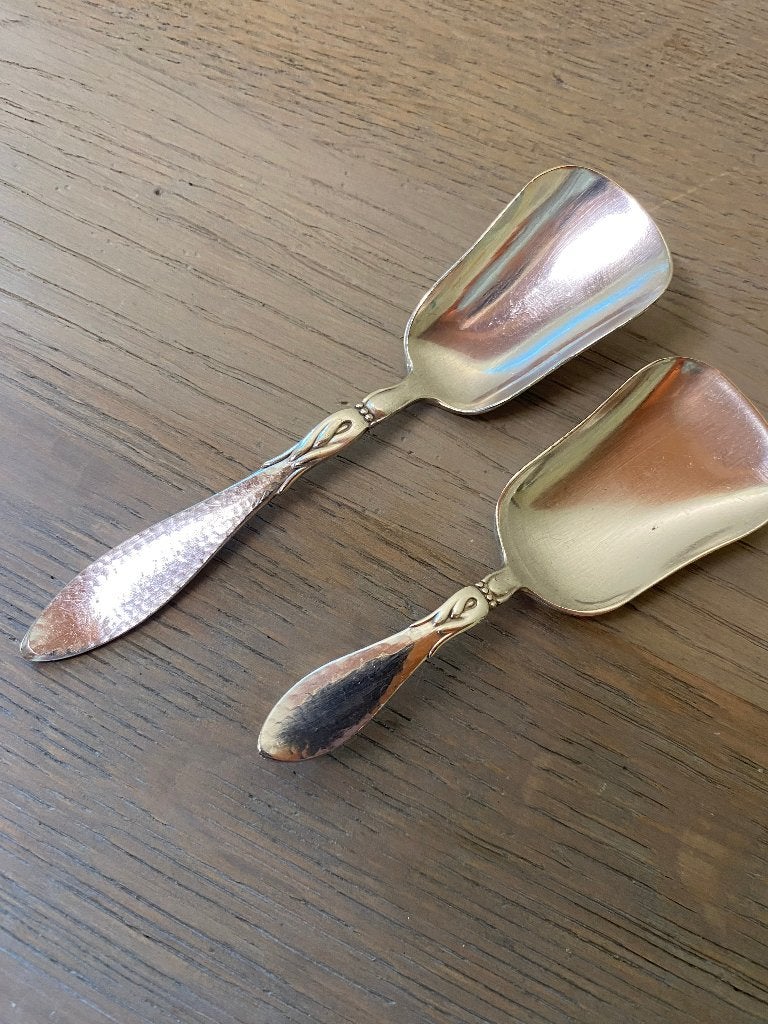 2 antieke verzilverde Wellner suikerscheppen | Jugendstil, Antiek en Kunst, Antiek | Bestek, Ophalen of Verzenden