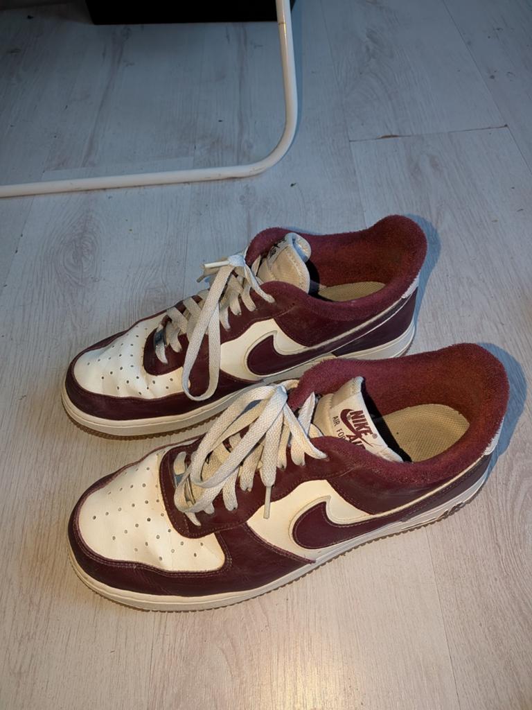 Nike Air Force 1 [44] Burgundy/Bordeaux/Maroon, Kinderen en Baby's, Kinderkleding | Schoenen en Sokken, Gebruikt, Schoenen, Ophalen of Verzenden