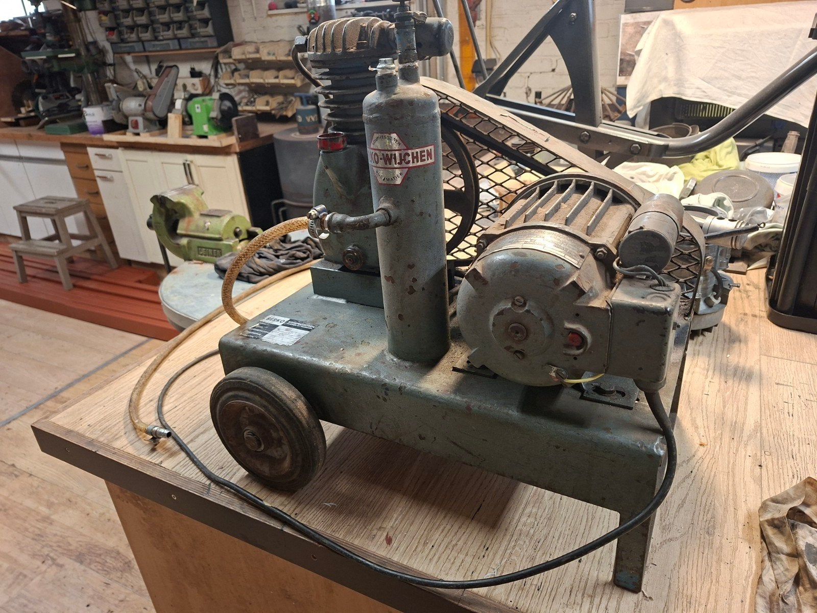 Berko compressor, heel stil., Doe-het-zelf en Verbouw, Ophalen, Gebruikt, 6 tot 10 bar, Minder dan 200 liter/min