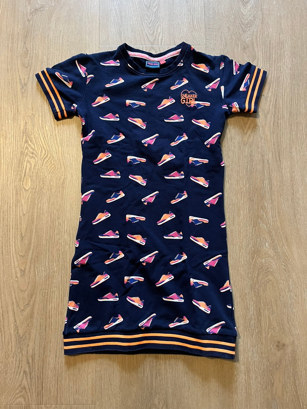 Jurk tom du meisje schoentjes print maat 140, Kinderen en Baby's, Ophalen of Verzenden, Zo goed als nieuw, Meisje, Jurk of Rok