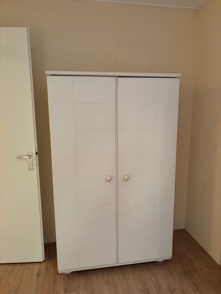 Witte kledingkast met veel legplanken, Ophalen, Gebruikt, 100 tot 150 cm, 150 tot 200 cm