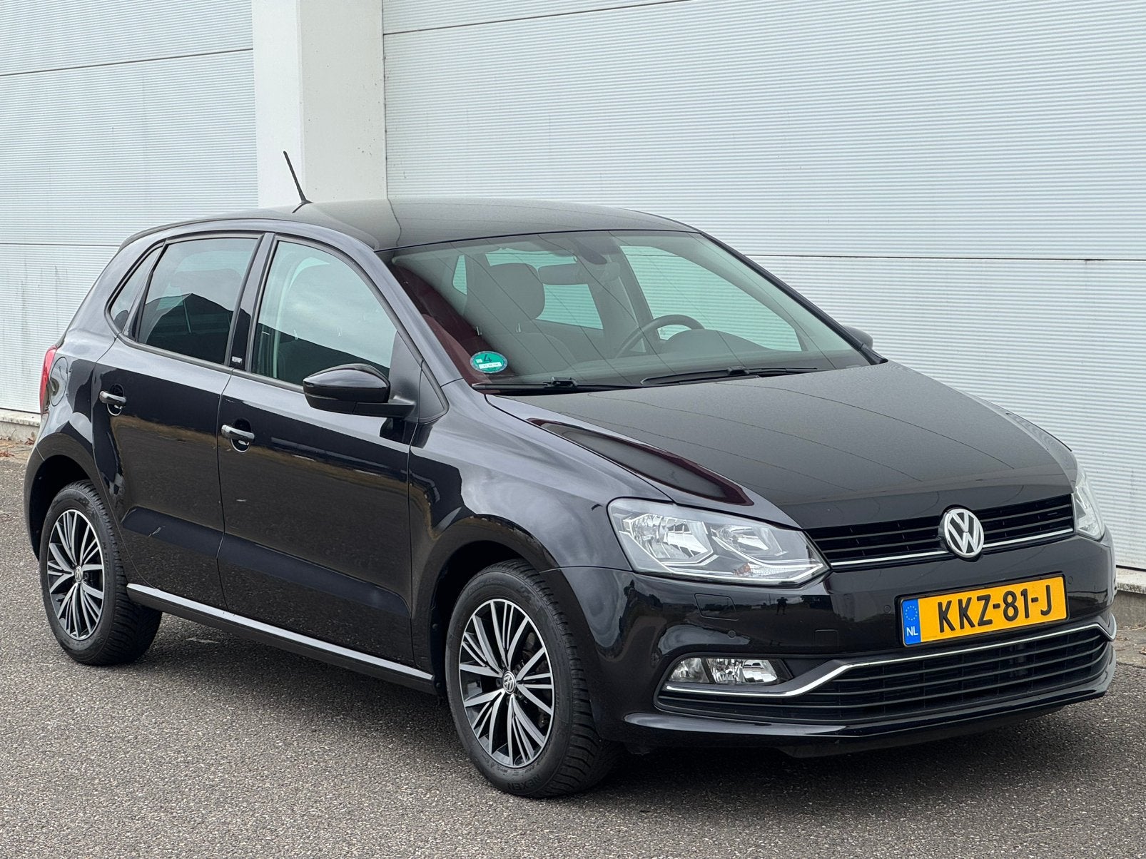 Volkswagen Polo 1.0 Allstar 5drs 2016 Clima parkeersensoren, Stof, 74 pk, Euro 6, Zwart