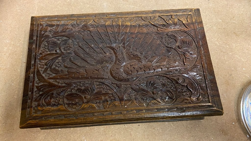 Antieke houten doos met pauw gravure, Antiek en Kunst, Ophalen of Verzenden