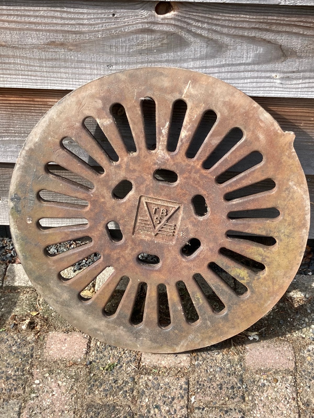 Gietijzeren putdeksel, riooldeksel (250826c), Ophalen, Gebruikt, Overige materialen, 40 tot 60 mm