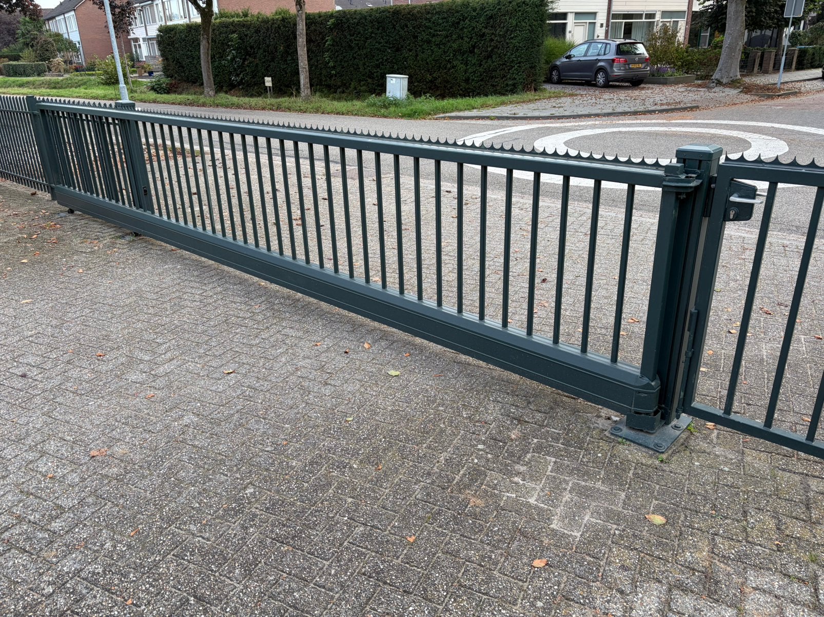 Goedwerkende Kopal elektrische schuifpoort met loopdeur, Ophalen, Met poort, Gebruikt, Spijlenhekwerk