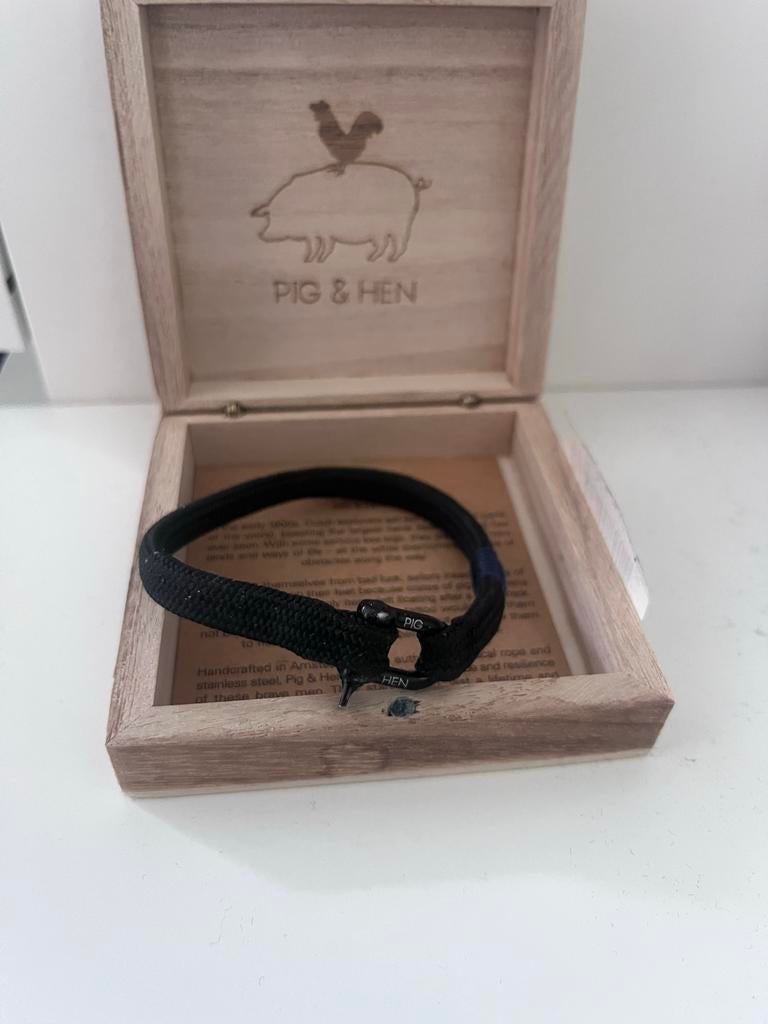 Pig & Hen armband - zwart, Sieraden, Tassen en Uiterlijk, Armbanden, Ophalen of Verzenden, Zo goed als nieuw, Zwart, Overige materialen