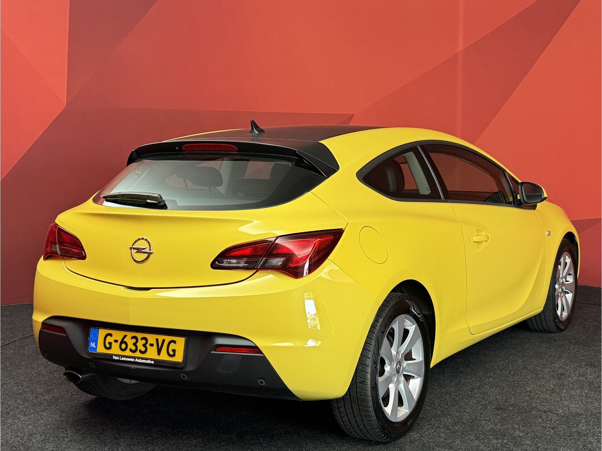 Opel Astra GTC 1.6 T Sport, Auto's, Opel, Euro 5, Stof, Gebruikt, Zwart