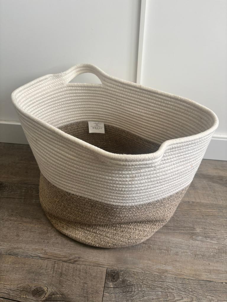 Mooie gevlochten mand / plantenpot ‘Kioto’ (Leen Bakker), Huis en Inrichting, Woonaccessoires | Schalen en Manden, Ophalen, Zo goed als nieuw