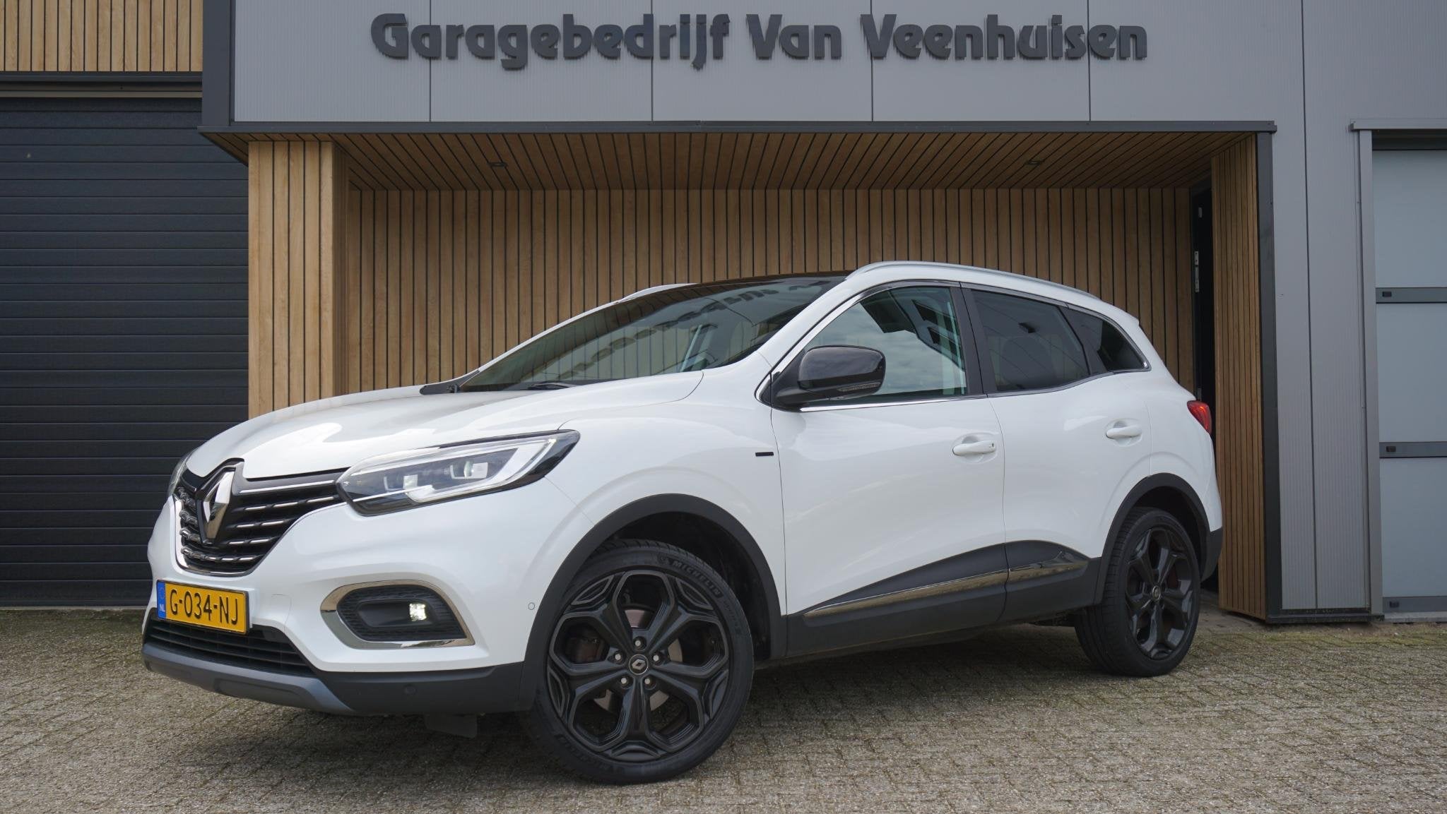 Renault Kadjar 1.3 TCe 160pk Black Edition *Pearl Metallic*, Kadjar, Gebruikt, Euro 6, 4 cilinders