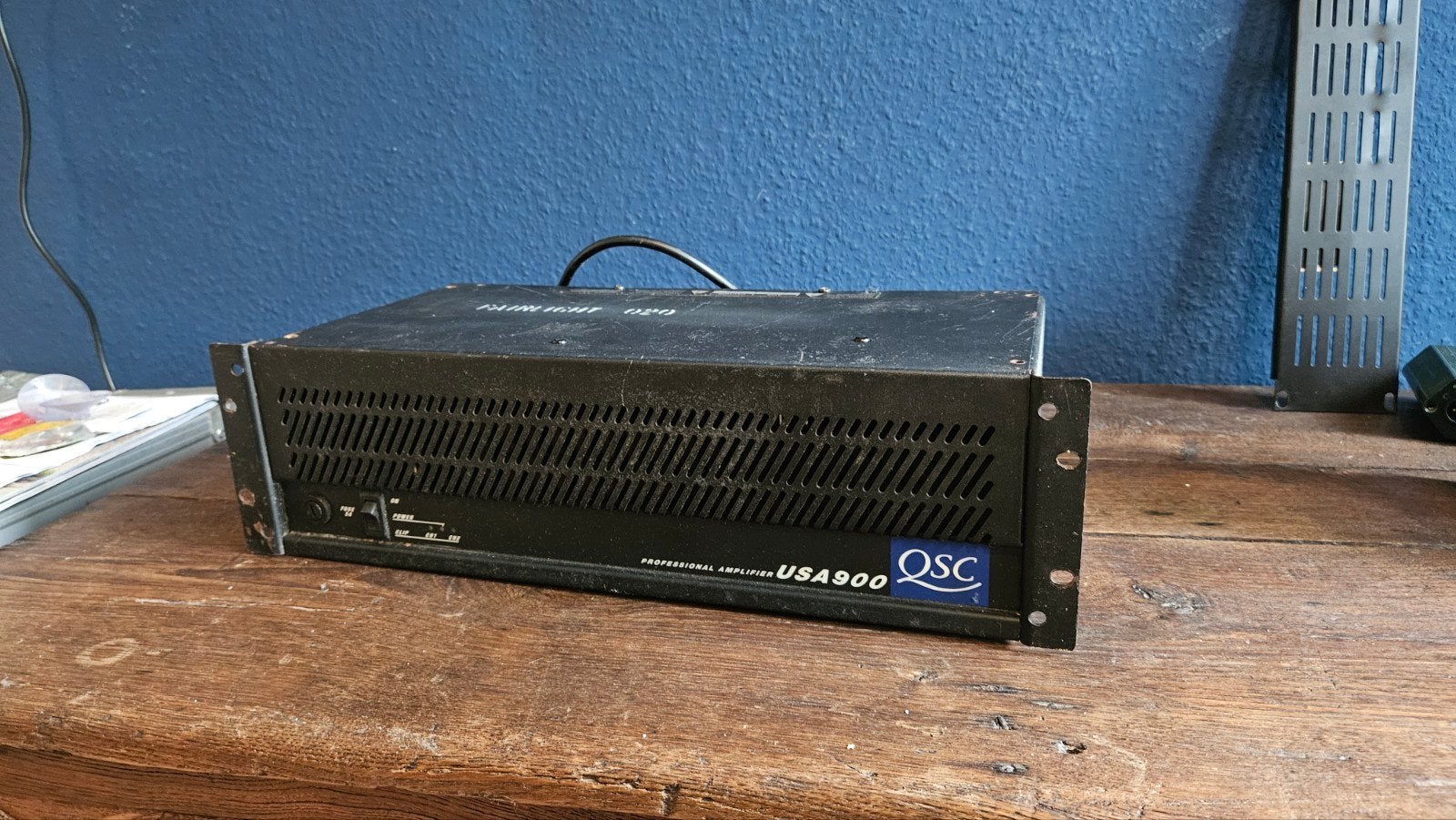 QSC USA900 2x 450W heeft aandacht nodig, Ophalen, Gebruikt, Minder dan 500 watt, Monitor(versterker)