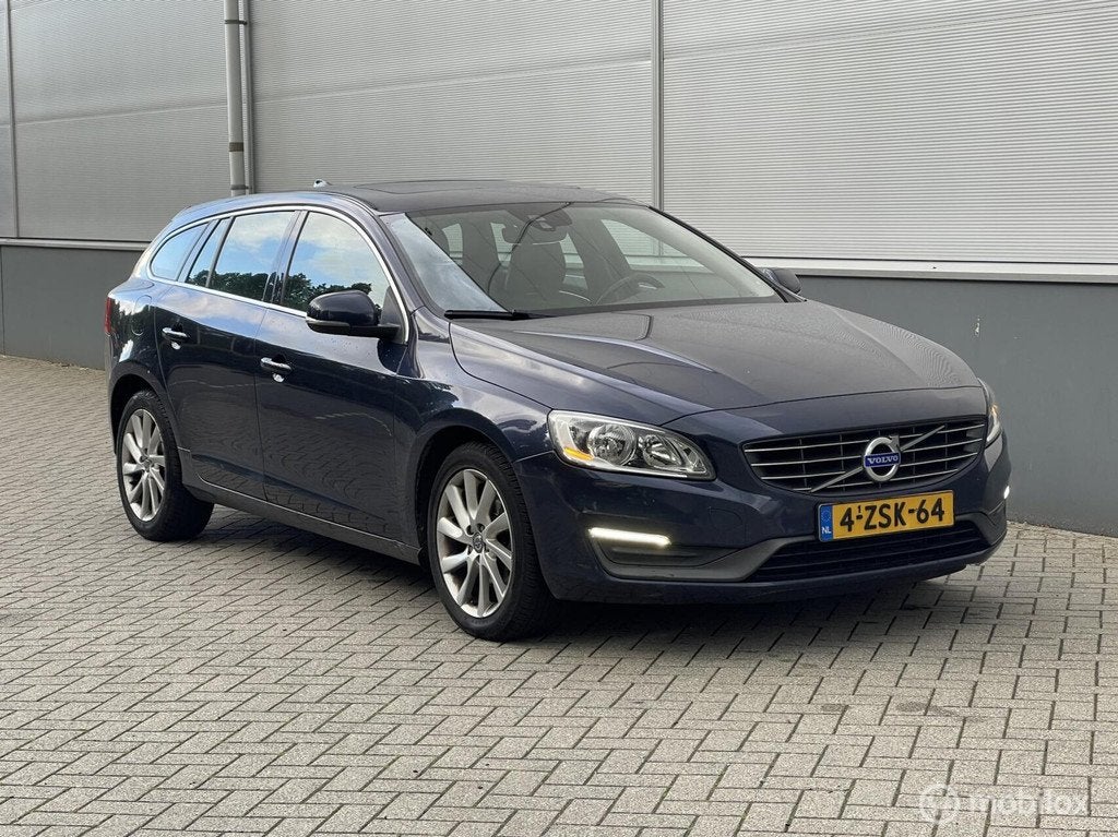 Volvo V60 1.6 D2 2015/Airco/trekhaak/NAP, Voorwielaandrijving, Euro 5, Gebruikt, 4 cilinders