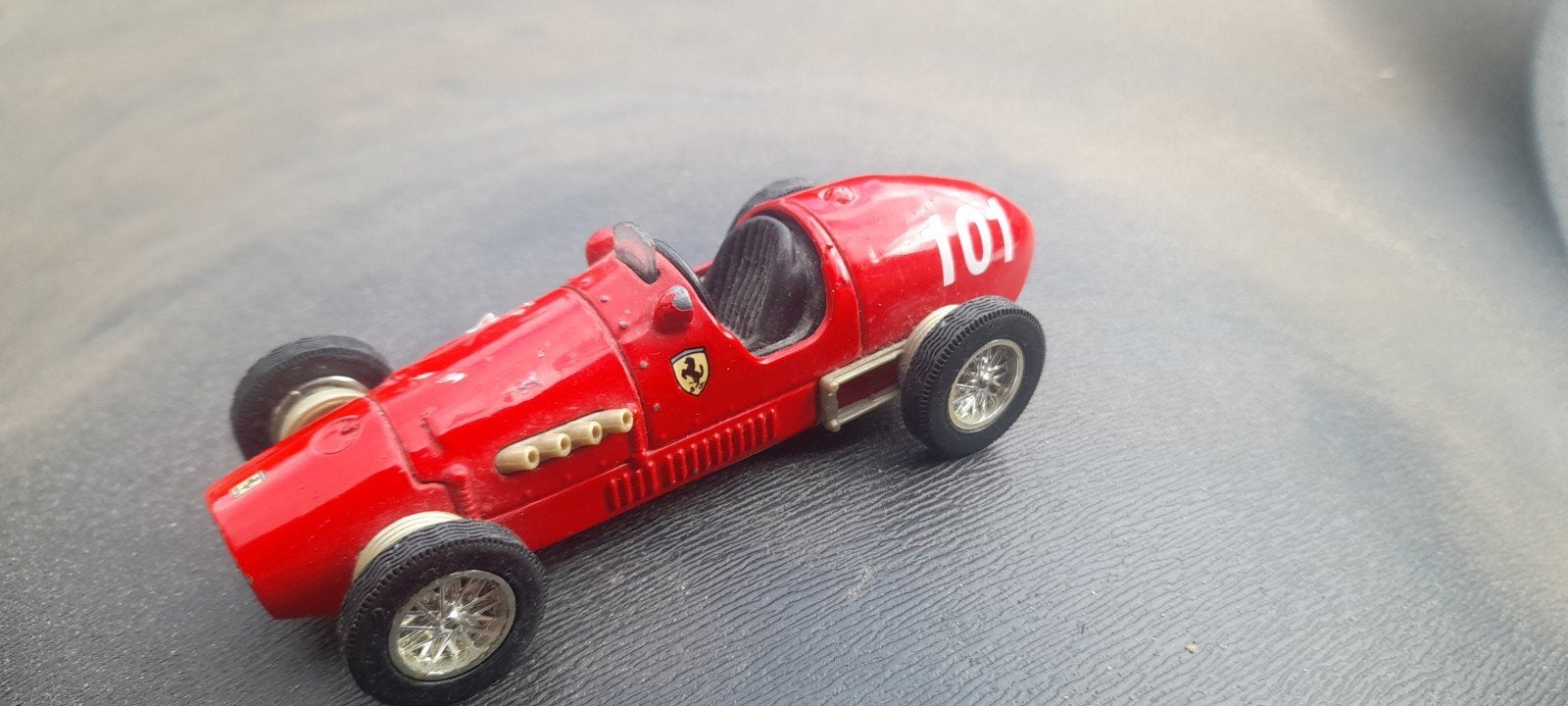 Rode Ferrari raceauto miniatuur, Ophalen, Gebruikt, Auto
