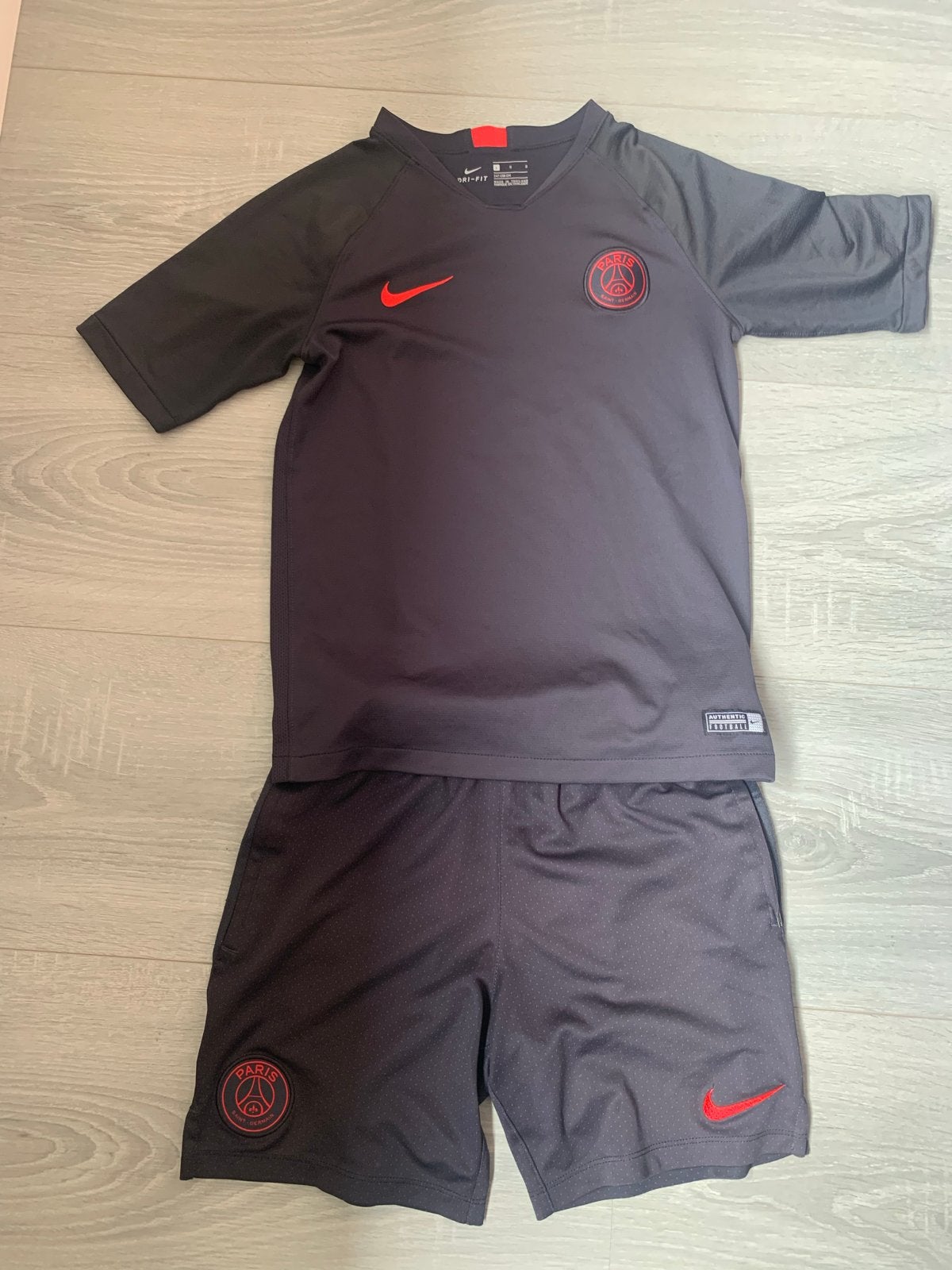 Nike PSG Voetbaltenue - Maat L (147-158 cm), Ophalen of Verzenden, Zo goed als nieuw, Jongen of Meisje